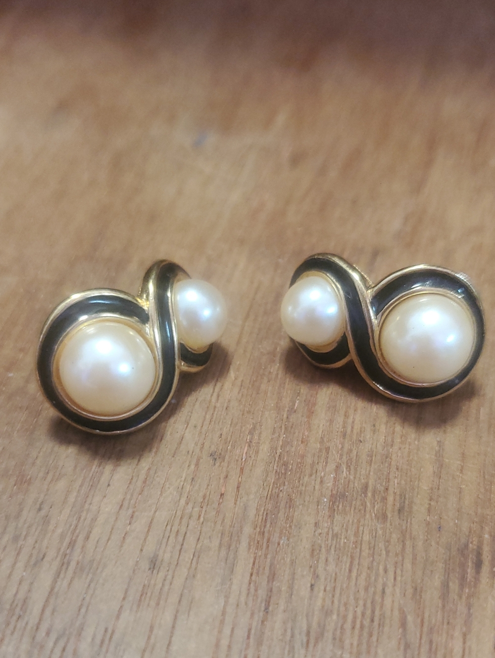 Gold-Tone Pearl Loop Stud Earrings - Richelieu SK